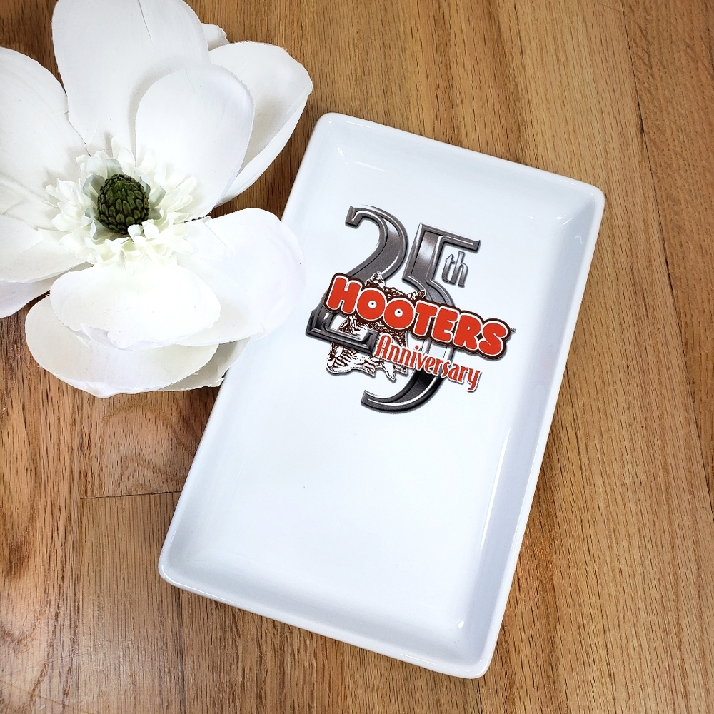 Hooters 25th Anniversary Owl Serving Dish/Plate - Picture 1 of 5